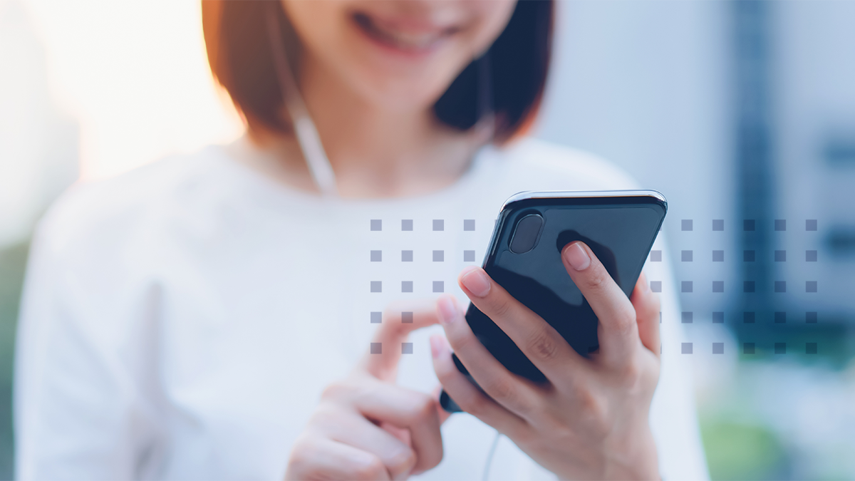 Smiling woman with mobile device